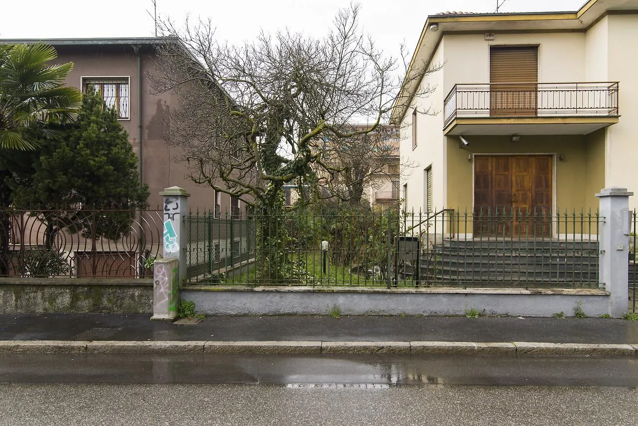 San Siro Stadium & Fieramilano Flat Apartment 0*, Milan
